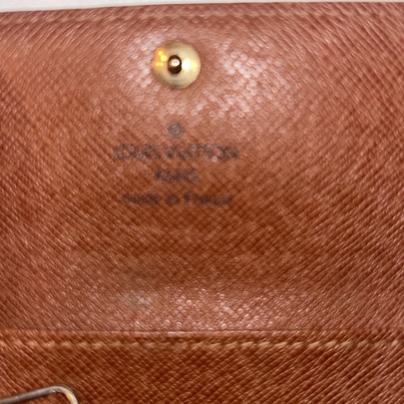 LV MONO KEYHOLDER - Picture 9 of 11